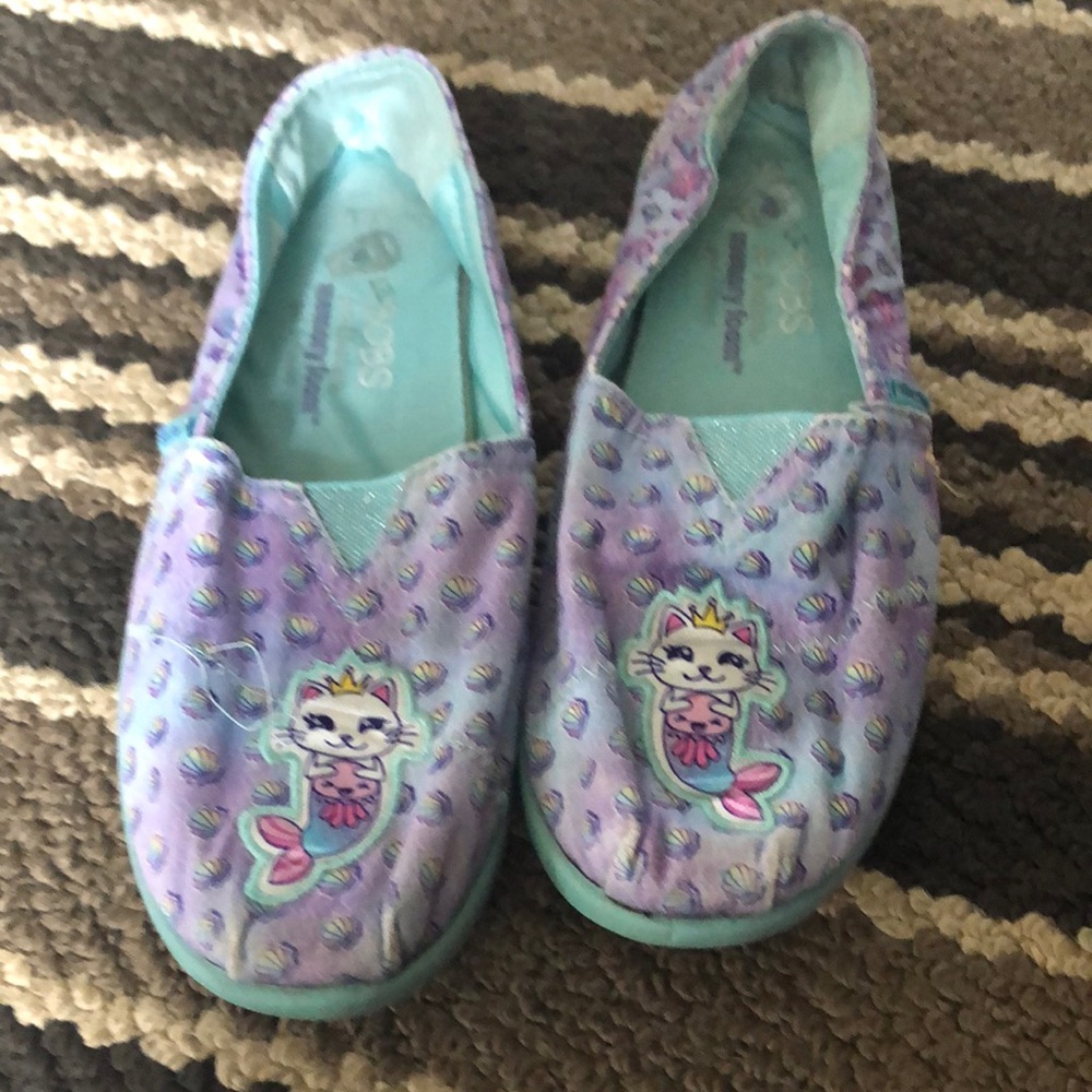 Skechers memory foam shoes